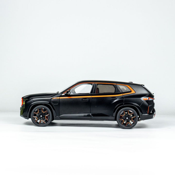 MINICHAMPS 1:18 BMW XM - 2023 - BLACK METALLIC 110023301