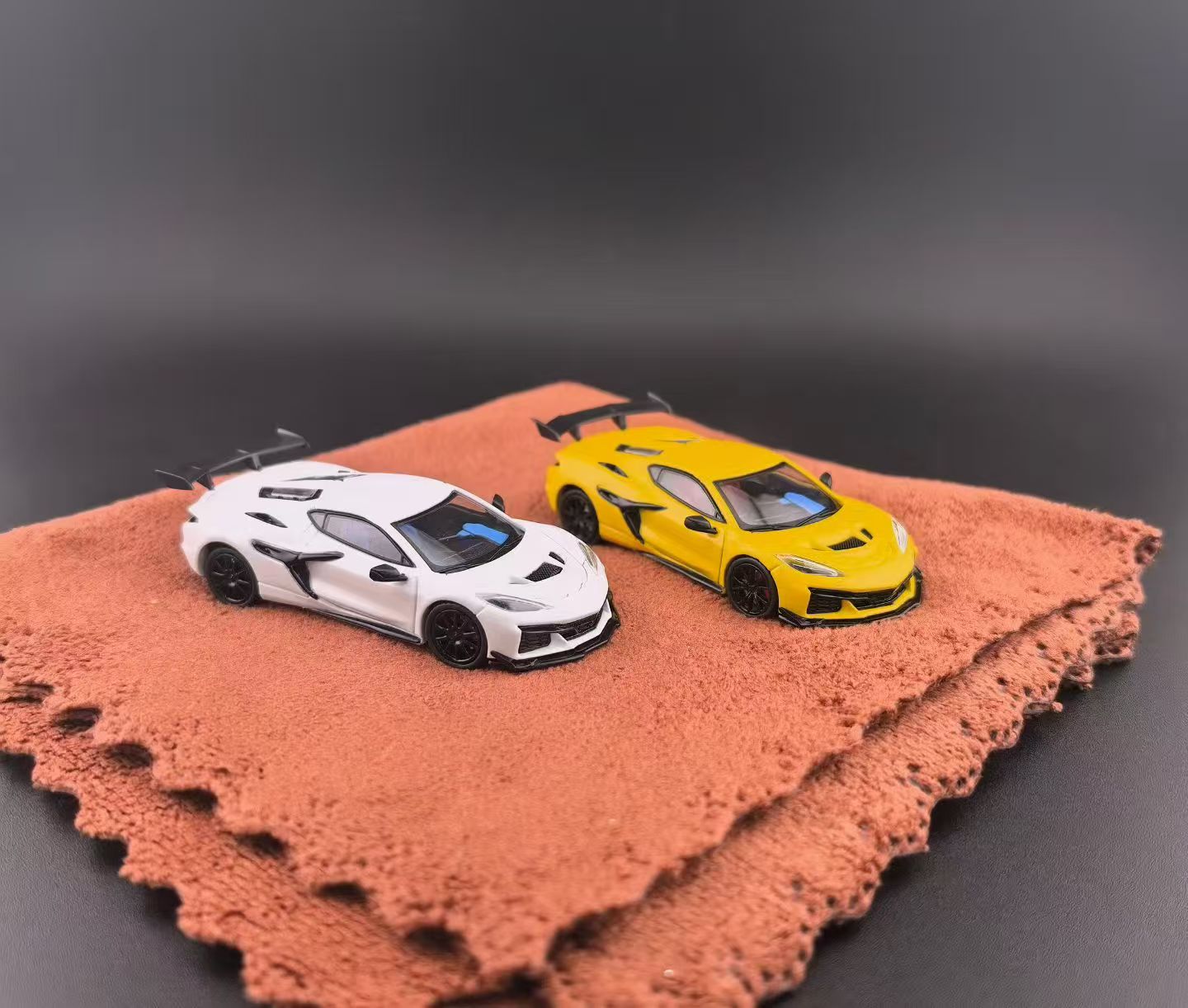 Fine works64 1:64 Chevrolet Corvette C8 ZR1 (2 Colours) – Horizon
