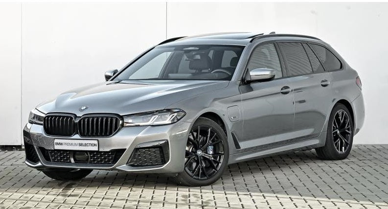 GT SPIRIT - Voiture de 2023 couleur grise - BMW 530e Xdrive M GT SPIRIT - Voiture de 2023 couleur grise - BMW 530e Xdrive M