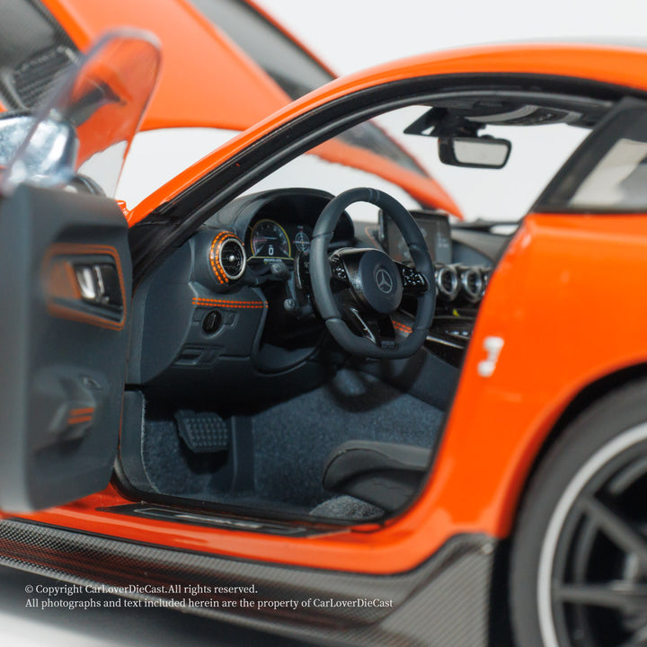 MINICHAMPS 1:18 MERCEDES-AMG GT BLACK SERIES 2021 ORANGE 113032026