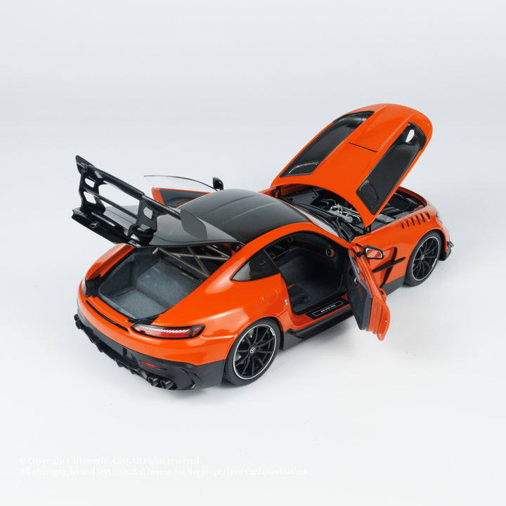 MINICHAMPS 1:18 MERCEDES-AMG GT BLACK SERIES 2021 ORANGE 113032026