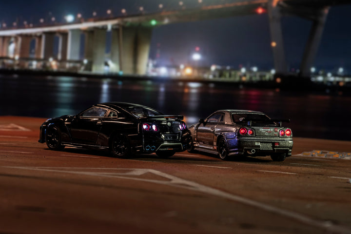 Kyosho 1:64 NISSAN SKYLINE GT-R with LED (NISMO BNR34 CRS Version) 07130LGR