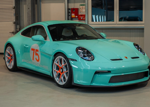 Preorder] GT Spirit 1:18 PORSCHE 911 (992) MINT GREEN 2025 GT1019