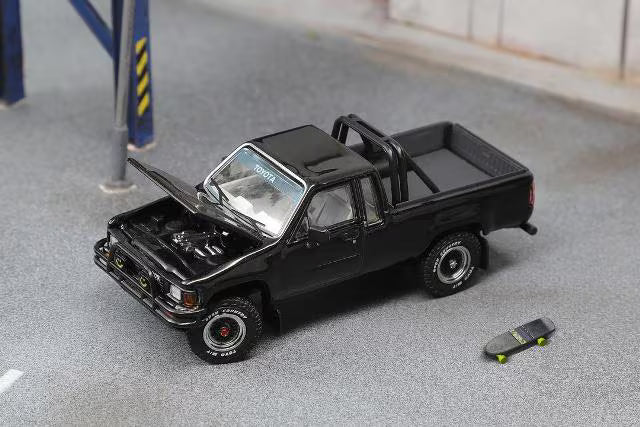 GCD 1:64 Toyota Hilux SR5 XTRA Cab - LHD (3 Versions) – Horizon