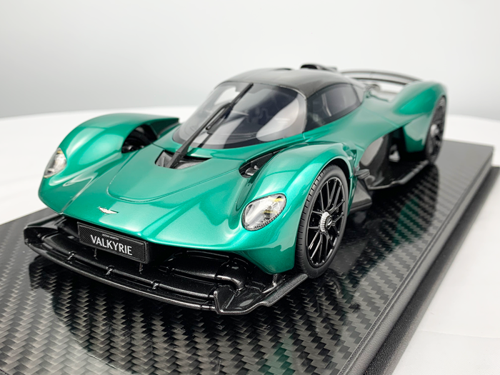 Miniature Frontiart Aston Martin Valkyrie Carbon 1/18 - Résine - Avec Vitrine