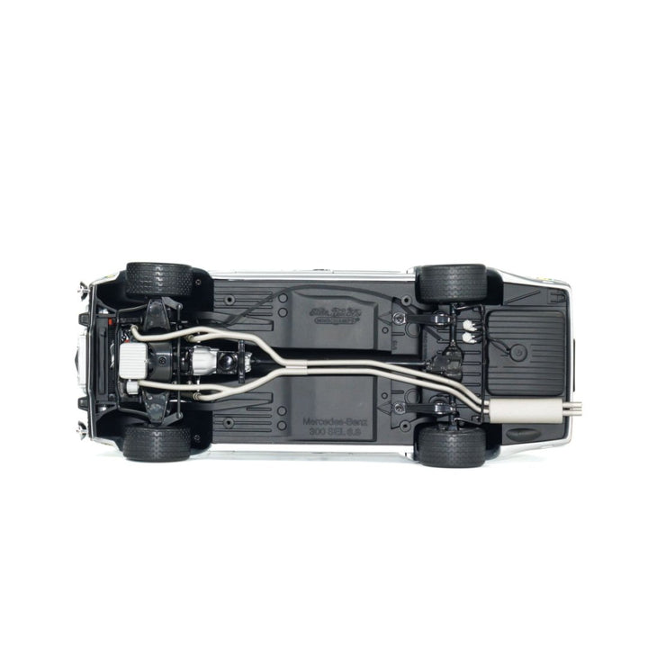 MINICHAMPS 1:18 Mercedes-Benz 300 SEL 6.8 AMG - 1971 - SILVER