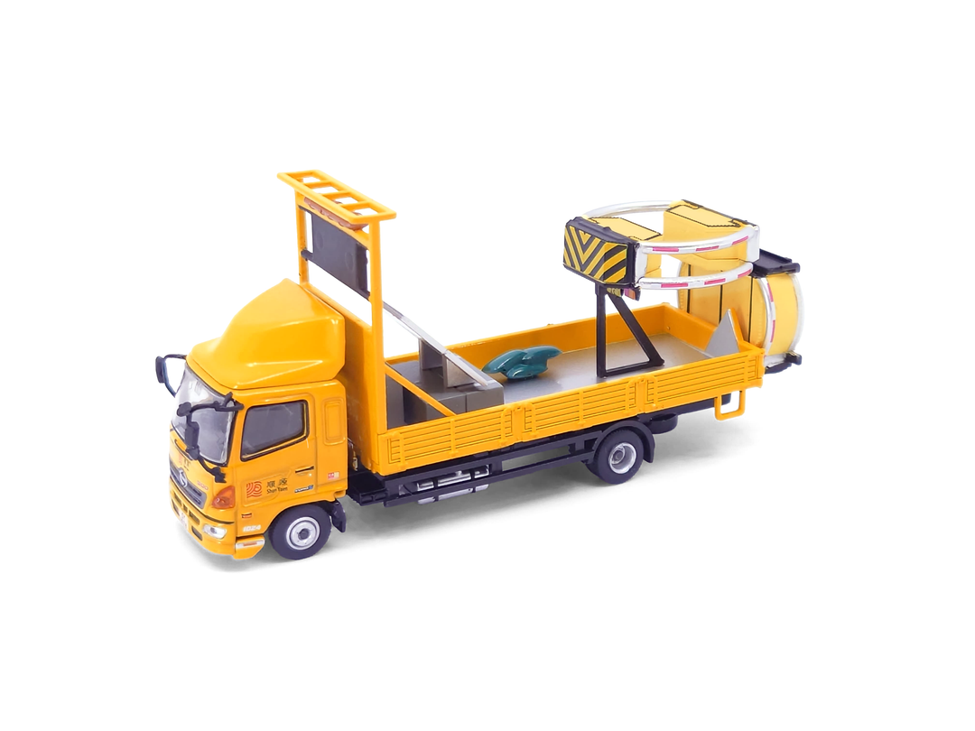 Tiny City 1:76 - Hino500 with Truck Mounted Attenuator Shun Yuen ATC66014