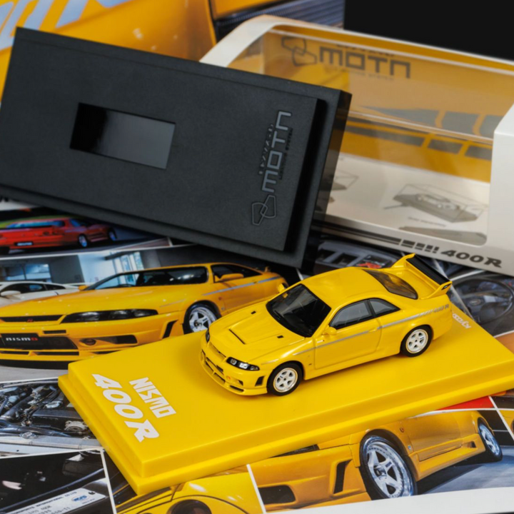 Kyosho 1:64 Mini Car & Book Nissan Nismo 400R Yellow 07128LY