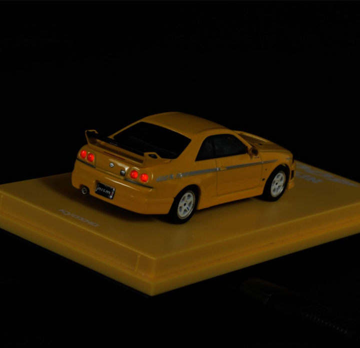 Kyosho 1:64 Mini Car & Book Nissan Nismo 400R Yellow 07128LY