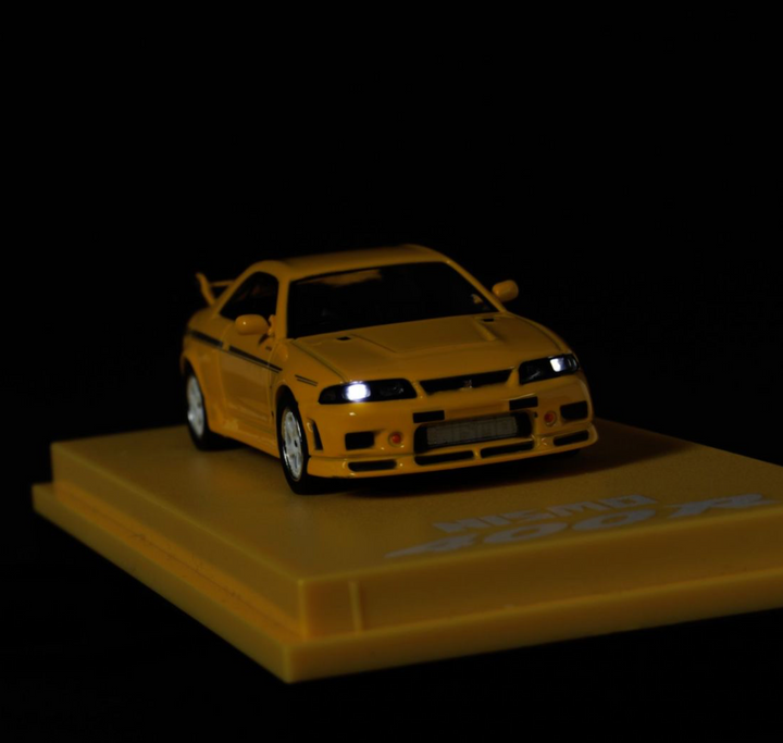 Kyosho 1:64 Mini Car & Book Nissan Nismo 400R Yellow 07128LY