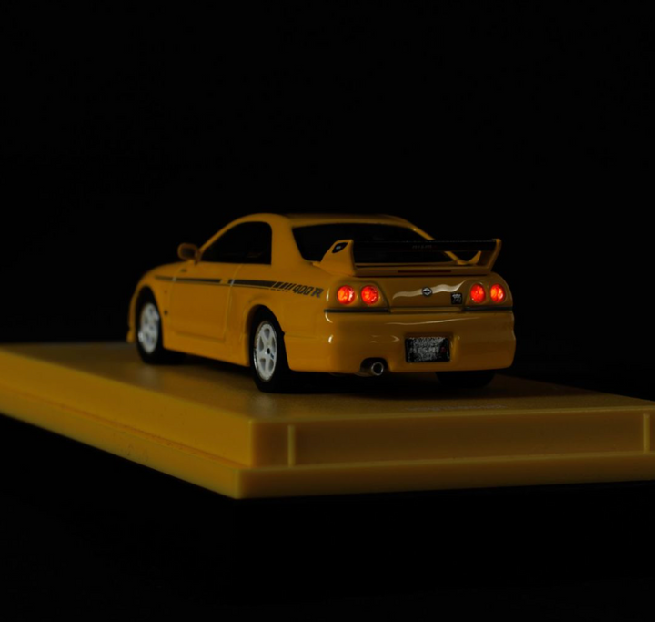 Kyosho 1:64 Mini Car & Book Nissan Nismo 400R Yellow 07128LY