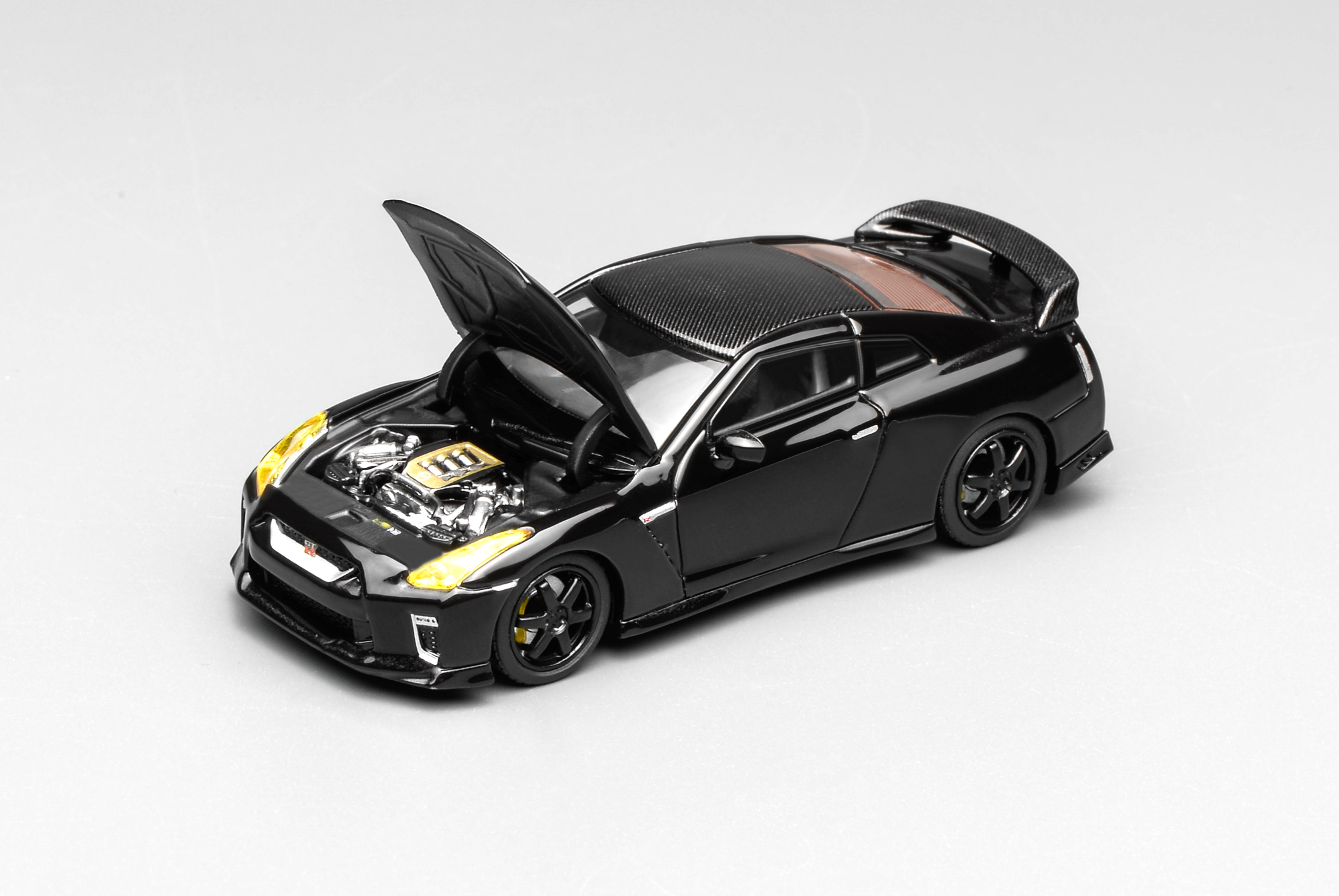 MOTORHELIX 1:64 NISSAN GT-R (R35) Meteor Pearl Black/Carbon Top
