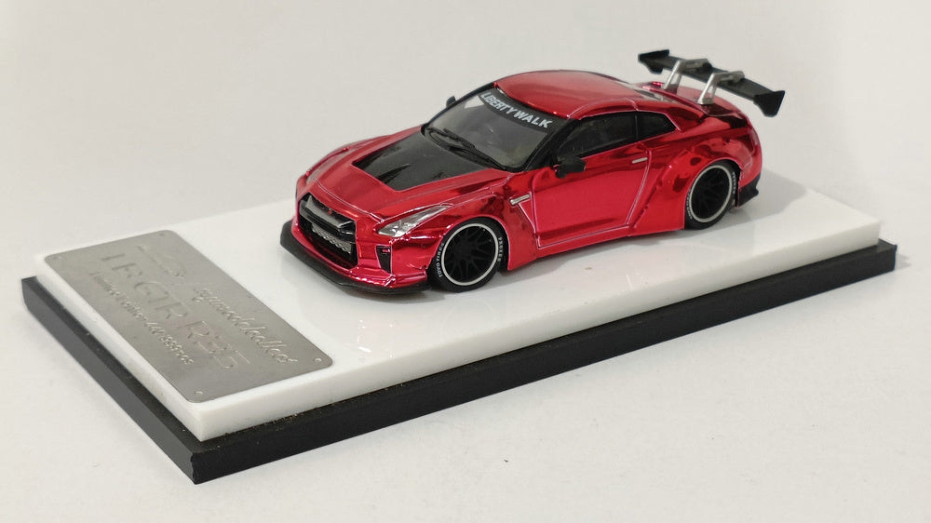 Model Collect 1:64 Liberty Walk Nissan GTRR35 - Chrome Red