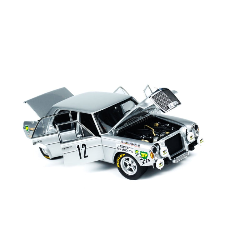MINICHAMPS 1:18 Mercedes-Benz 300 SEL 6.8 AMG - 1971 - SILVER