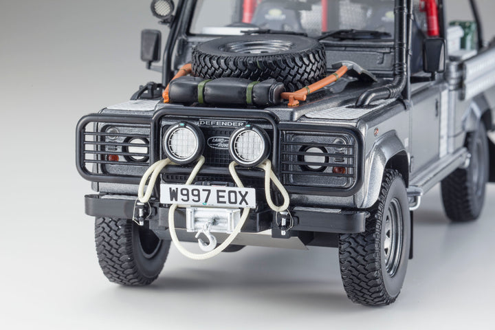 Kyosho 1:18 Land Rover Defender Movie Edition Corris Grey