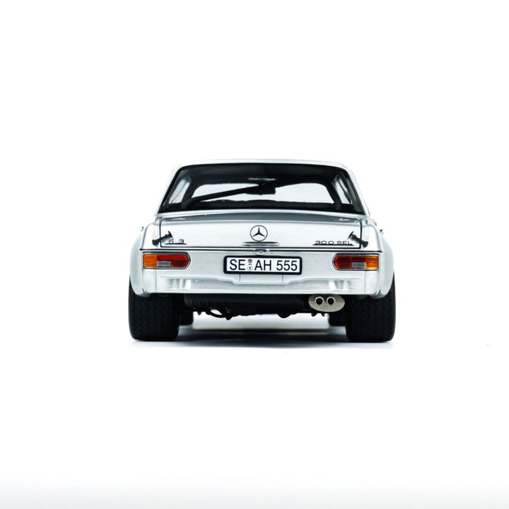 MINICHAMPS 1:18 Mercedes-Benz 300 SEL 6.8 AMG - 1971 - SILVER