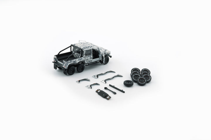 BM Creation 1:64 Land Rover 2016 Defender 110 Pick Up White