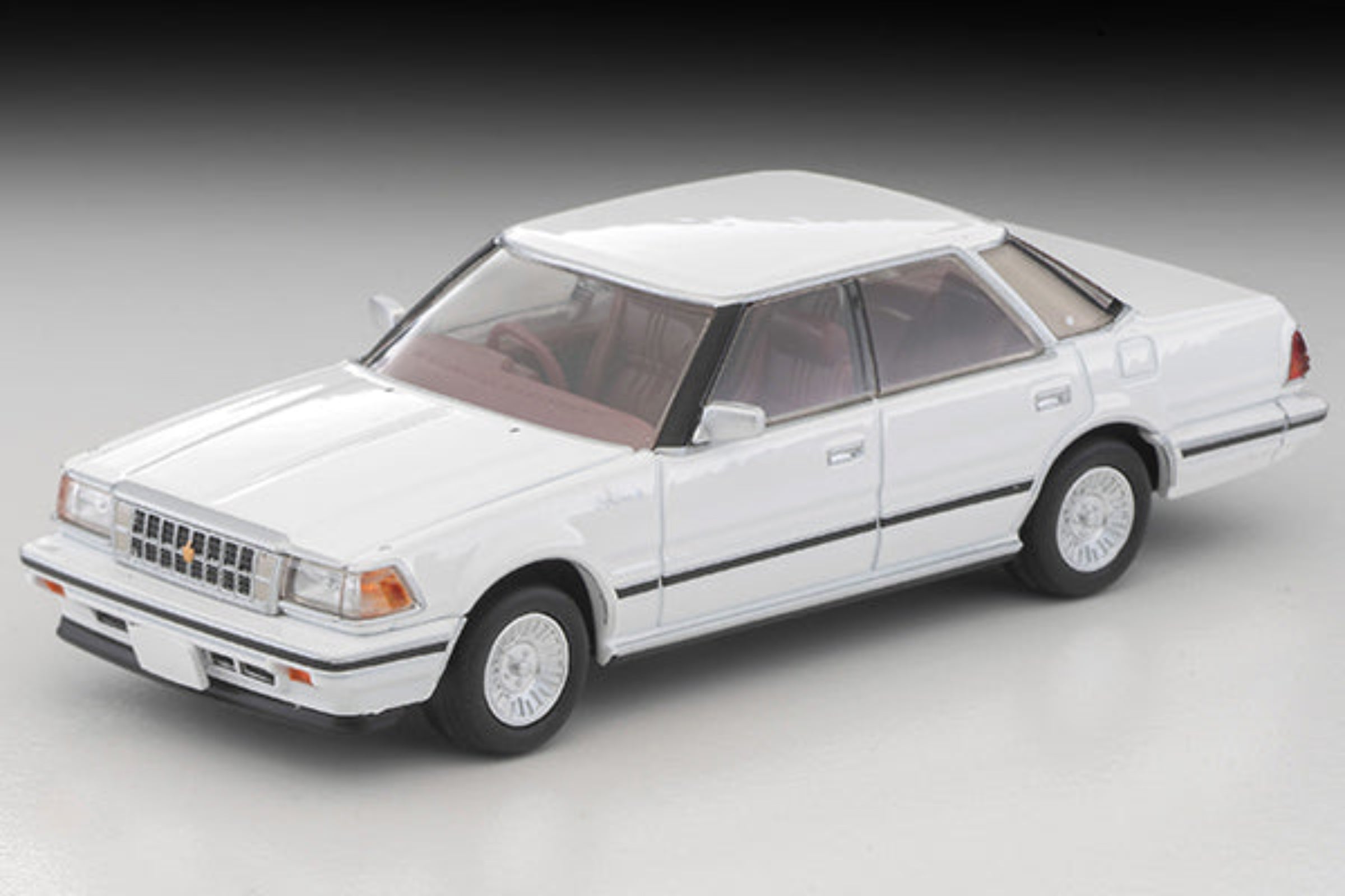Tomytec TLVN 1:64 Toyota Crown Hardtop 3.0 Royal Saloon G (white