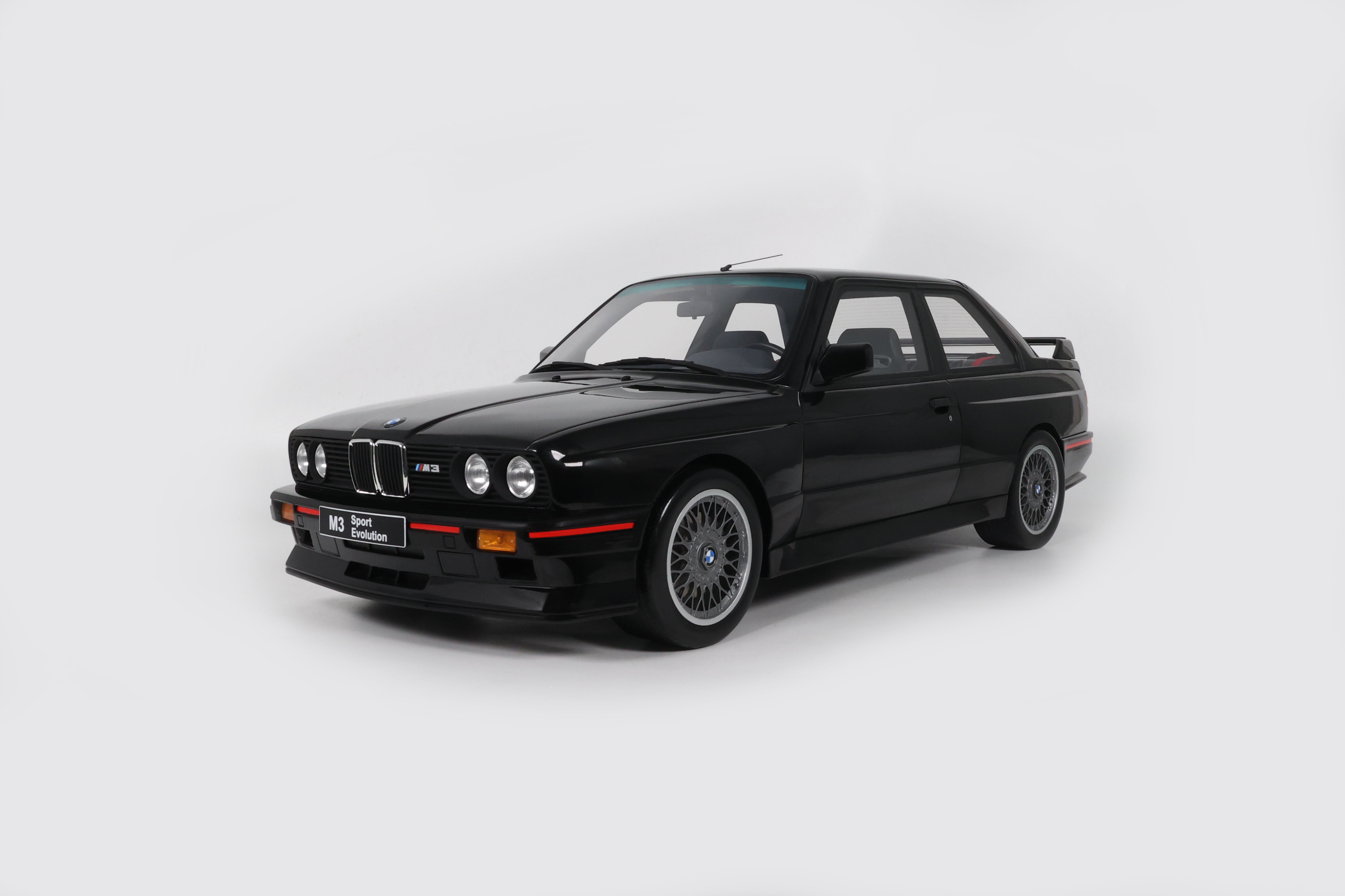 Preorder] GT Spirit 1:8 BMW M3 SPORT EVOLUTION BLACK II 1990 
