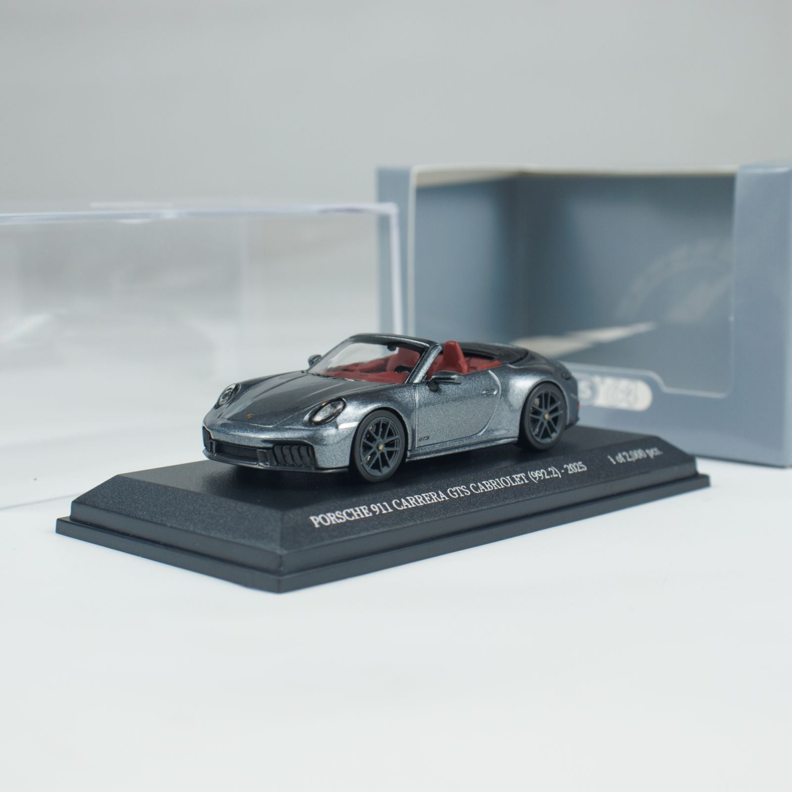 Minichamps 1:64 PORSCHE 911 (992.2) CARRERA GTS CABRIOLET CLDC