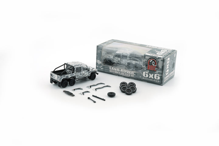 BM Creation 1:64 Land Rover 2016 Defender 110 Pick Up White