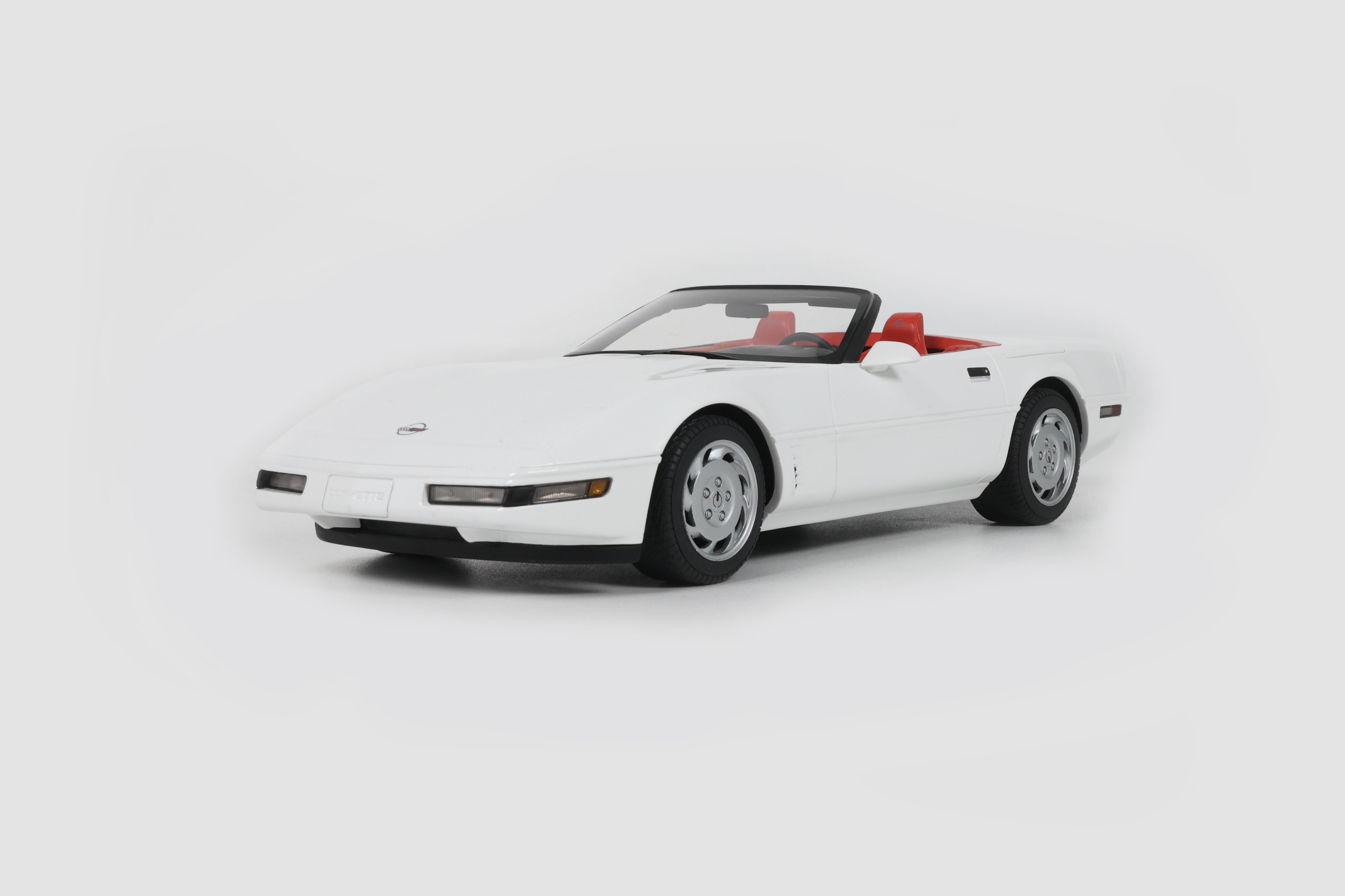 Preorder] GT Spirit 1:18 CHEVROLET CORVETTE C4 CONVERTIBLE ARCTIC