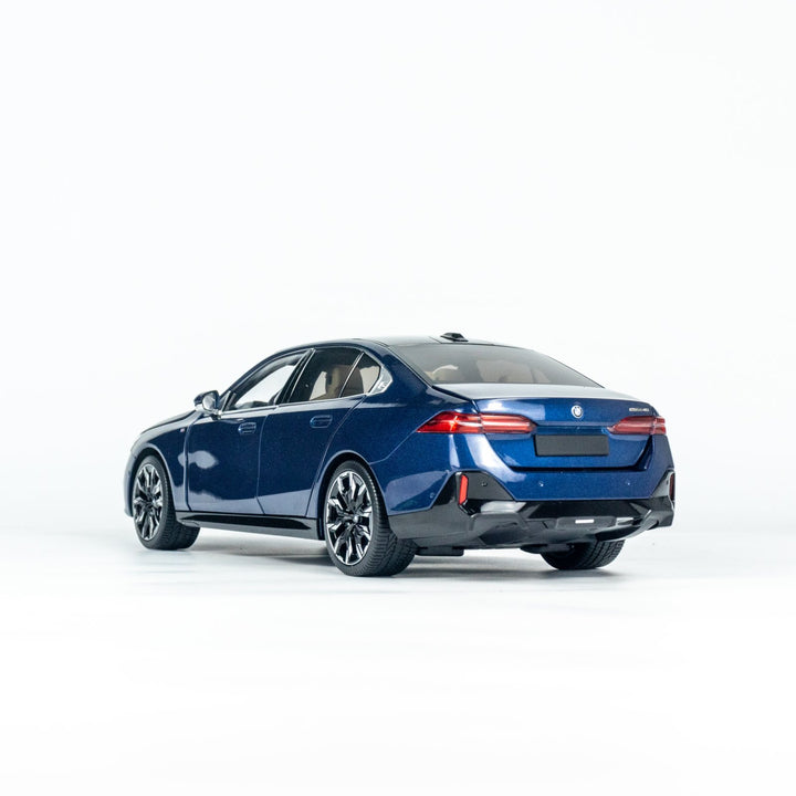 MINICHAMPS 1:18 BMW i5 - 2023 - BLUE METALLIC 110023400
