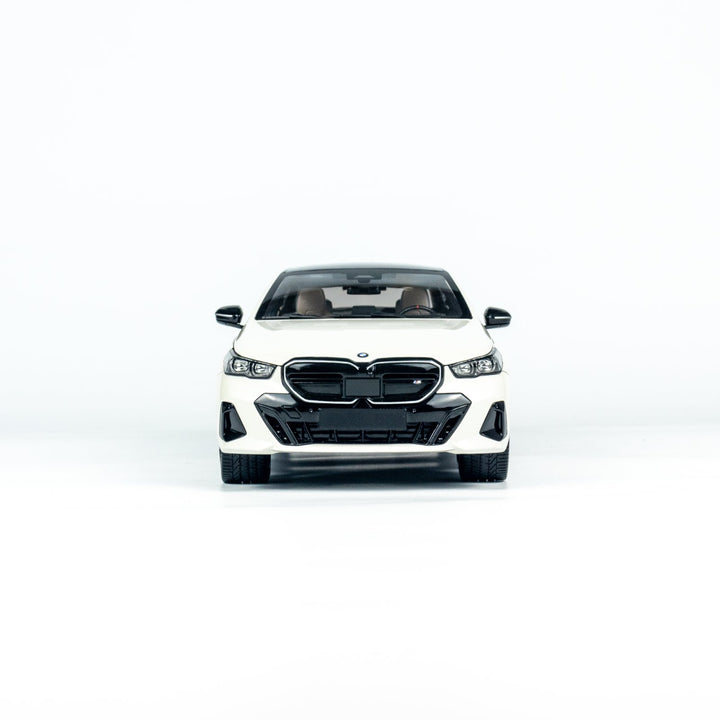MINICHAMPS 1:18 BMW i5 - 2023 - WHITE METALLIC 110023402