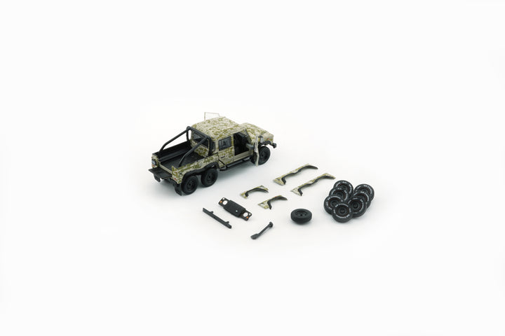 BM Creation 1:64 Land Rover 2016 Defender 110 Pick Up Green