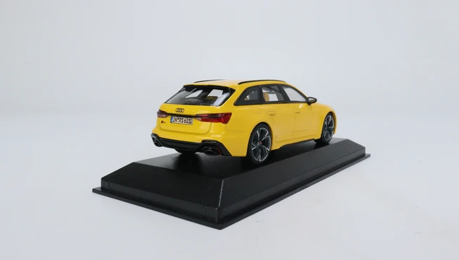 MINICHAMPS 1:43 Audi RS6 Avant Vegas Yellow 413018016