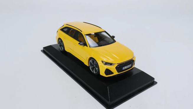 MINICHAMPS 1:43 Audi RS6 Avant Vegas Yellow 413018016