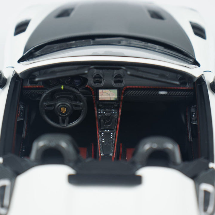 Minichamps 1:18 Caymen 718 Spyder RS Weissach Package 110063130/ 110063131