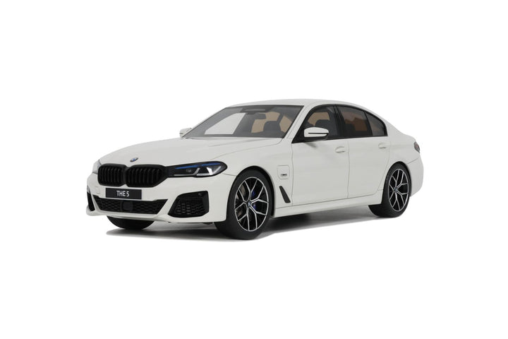 [Preorder] GT Spirit 1:18 BMW 545E X DRIVE SALOON M SPORT ALPINE WHITE III 2023 GT496