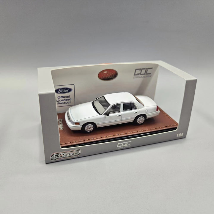 GOC 1:64 Ford CROWN VICTORIA Street package official version white