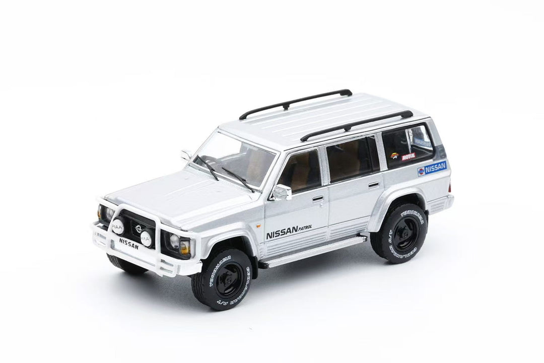 Shadow Pro 1:64 Nissan PATROL GR (Y60) - LHD SILVER KS-079-645