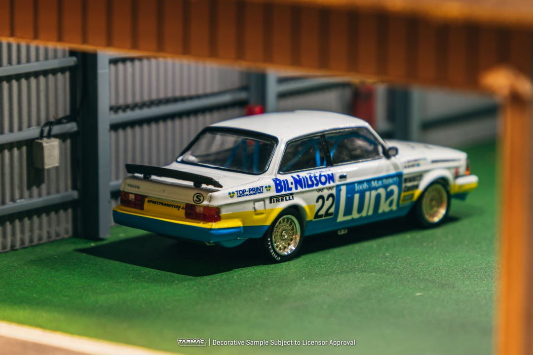 [Preorder] Tarmac Works 1:64 Volvo 240 Turbo ETCC Zolder 1984 Winner T64-050-84ETC22