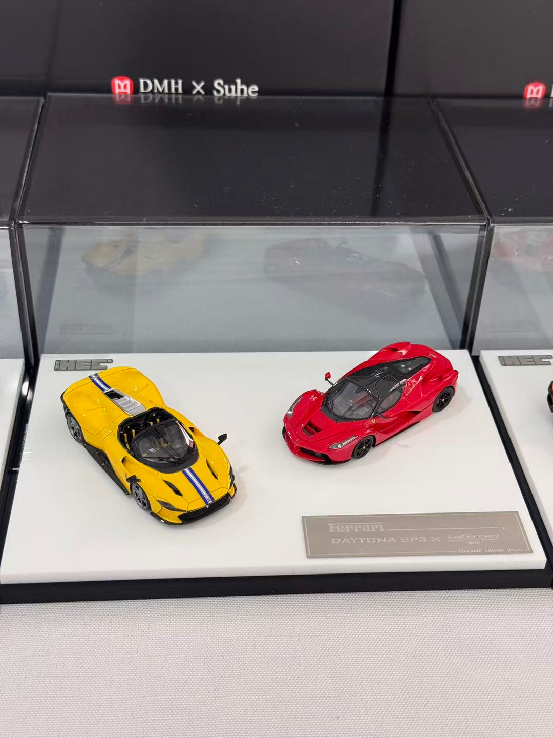 [Preorder] DMH x Suhe 1:64 Ferrari SP3 and Lamborghini LP720 2 Car Set HEC Limited Edition (5 Versions)