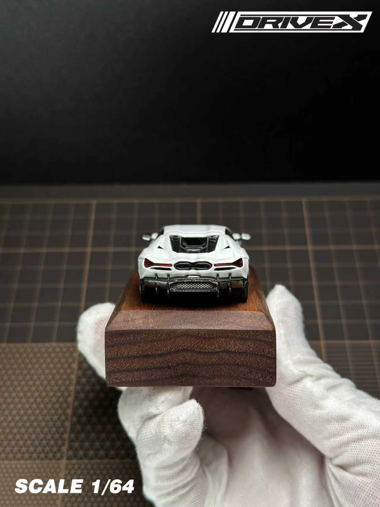 ☆ 1/64 Creative Garage X - Ⅰ　　　　　【1点物】 Preorder] Drive X 1:64 Lamborghini Revuelto Hanging Card Board (7
