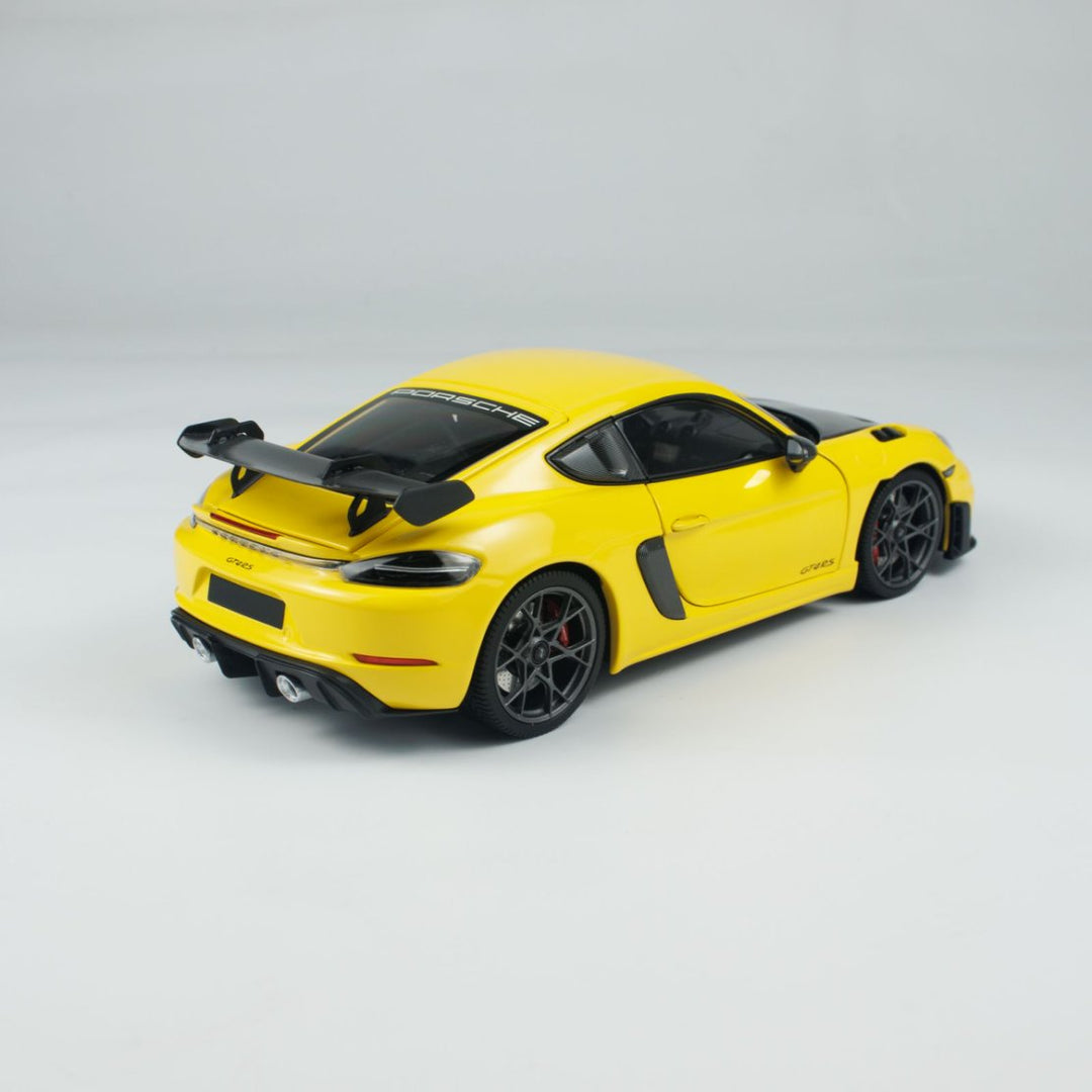 Minichamps 1:18 Caymen 718 Caymen GT4 RS Weissach Package
