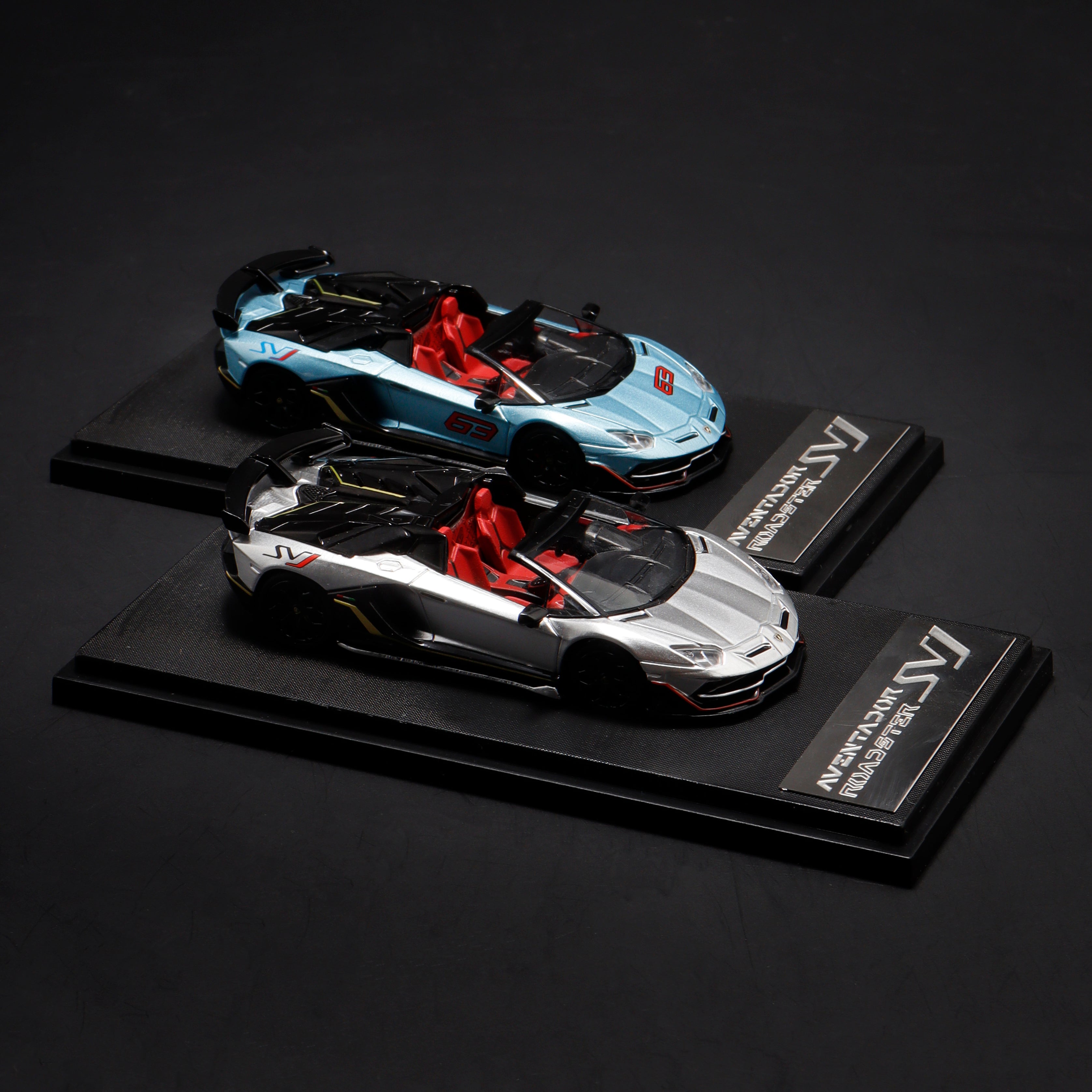 Maxwell Model 1:64 Lamborghini Aventador SVJ63 Roadster (2 Colours