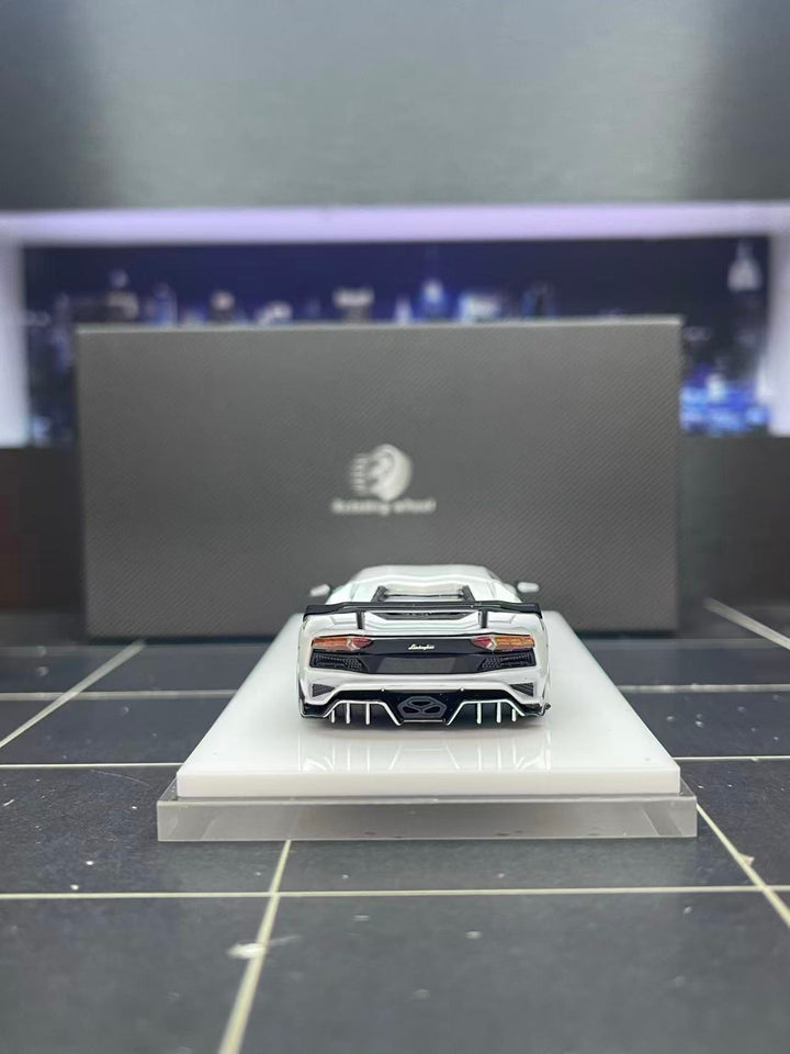 [Preorder] Rotating Wheel 1:64 Lamborghini Rowen Aventador S White