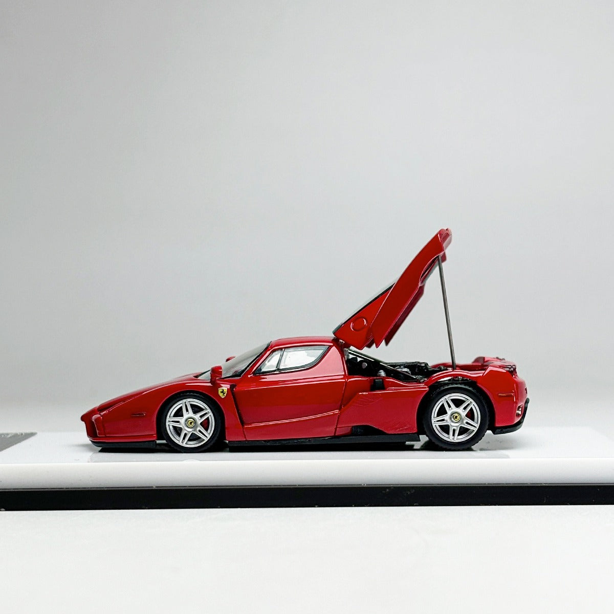 King Model 1:64 Enzo - Red (2 Versions) – Horizon Diecast