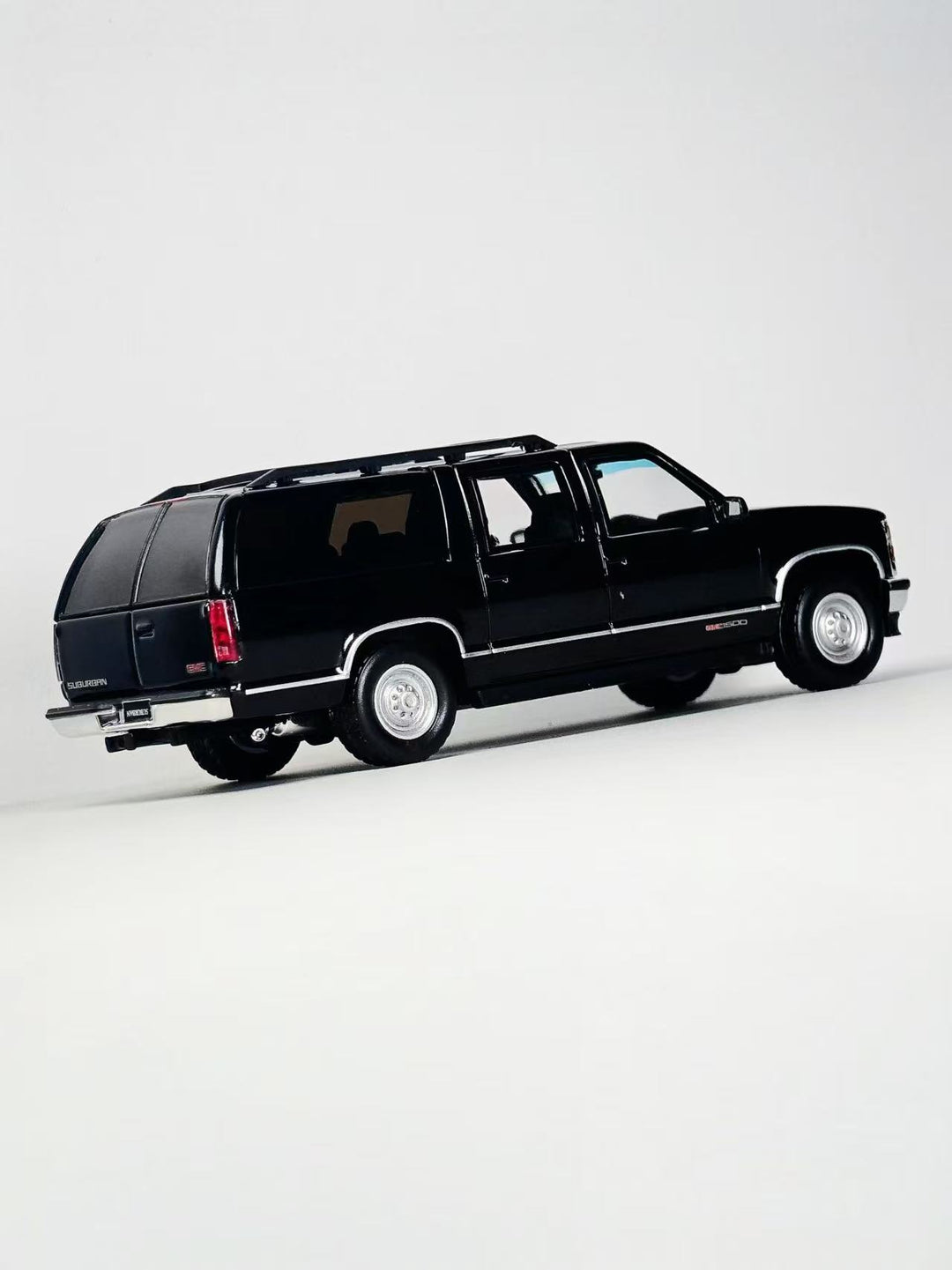 [Preorder] BLISS 1:64 Chevrolet Suburban Pearl Black