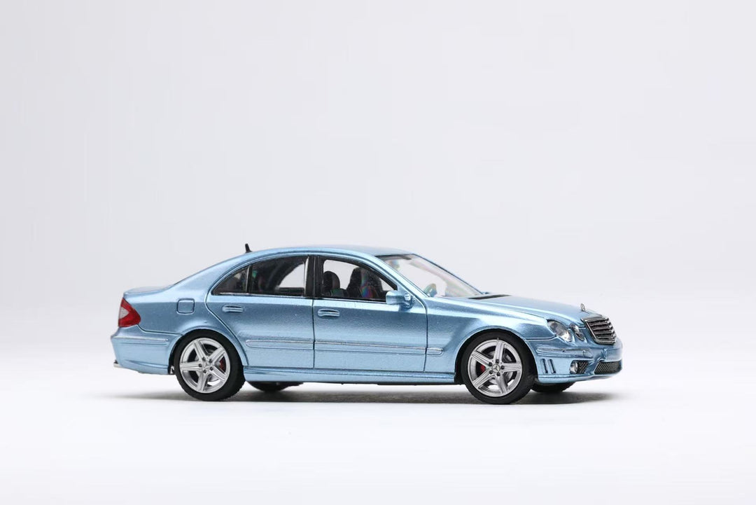 [Preorder] King Model 1:64 Mercedes AMG E63 W211 (2 Colours)