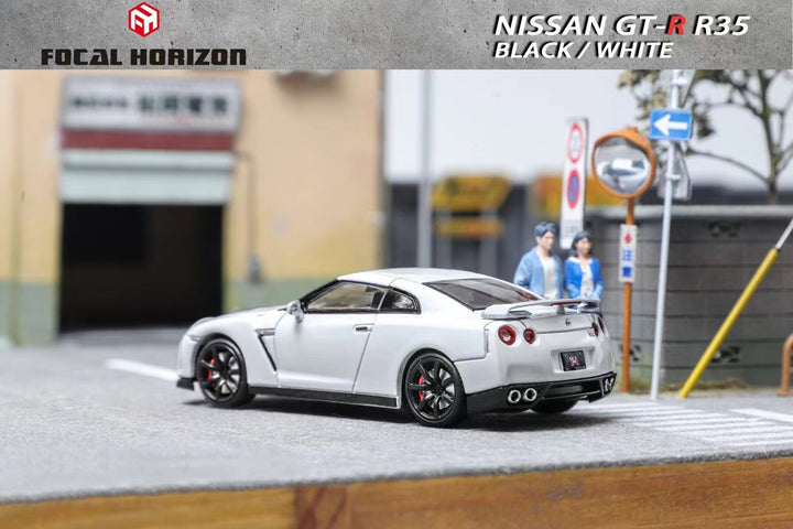 [Preorder] Focal Horizon 1:64 Nissan GT-R (R35) Black/White