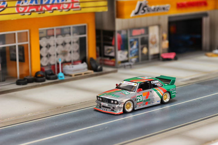 [Preorder] Ghost Player 1:64 Varnish 711 Livery Customized Version (2 Variants)