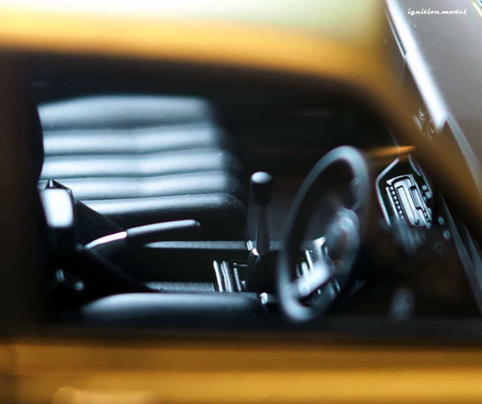 Ignition Model 1:18 Toyota MarkⅡ Sedan Grande (MX41) Gold IG3430 Ignition Model 1:18 Toyota MarkⅡ Sedan Grande (MX41) Gold IG3430