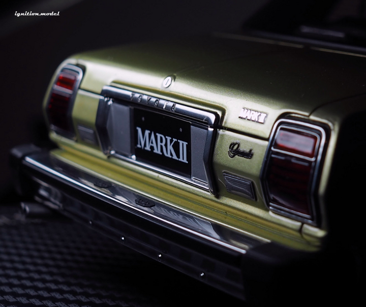 Ignition Model 1:18 Toyota MarkⅡ Sedan Grande (MX41) Gold IG3430