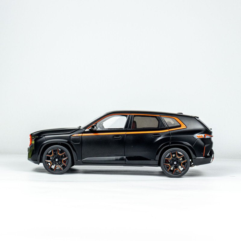 MINICHAMPS 1:18 BMW XM - 2023 - BLACK METALLIC 110023301