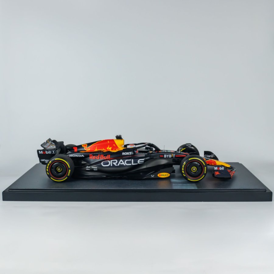 MINICHAMPS 1:12 RED BULL RACING HONDA RB19 - MAX VERSTAPPEN - 2ND PLACE QATAR SPRINT RACE - WORLD CHAMPION 2023